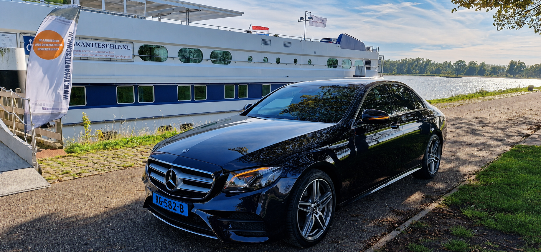 Mercedes van Taxi Gorinchem bij Buiten de Waterpoort in Gorinchem